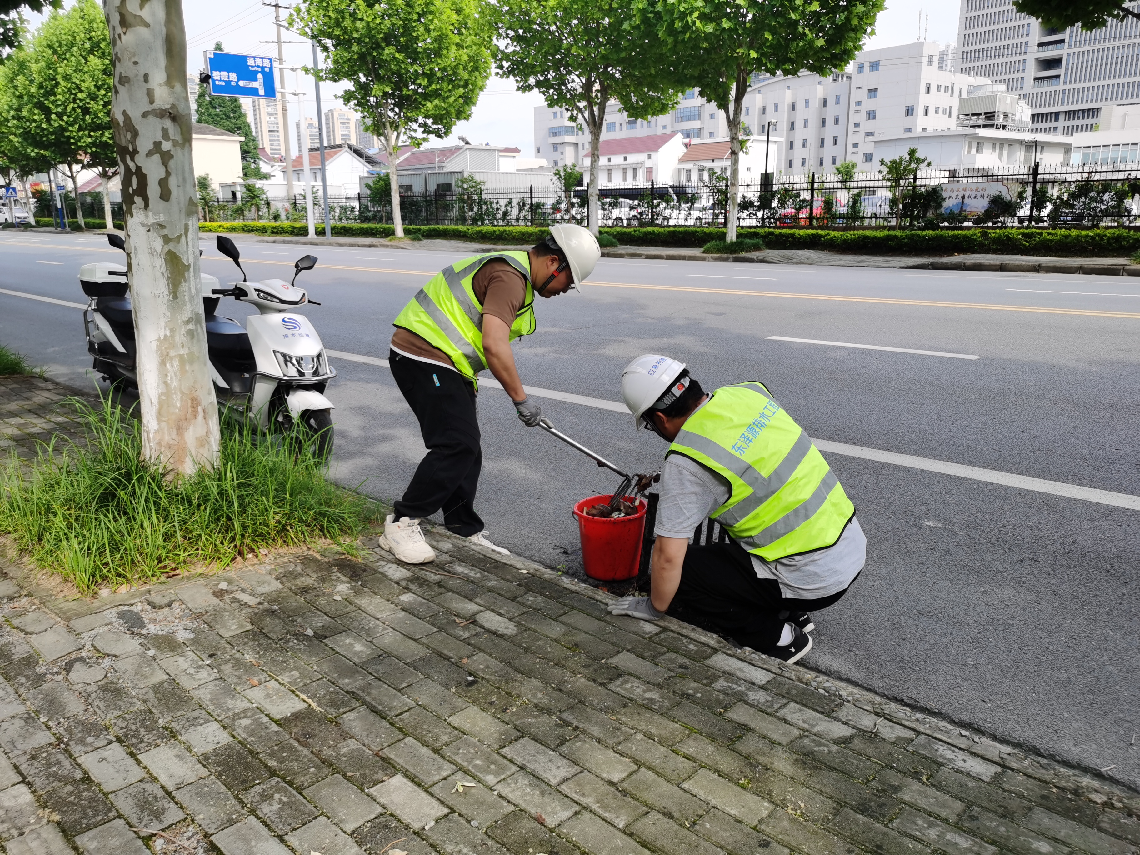 完美体育畅通防汛排涝“毛细血管”我县主城区雨水管网疏通全面完成(图3)