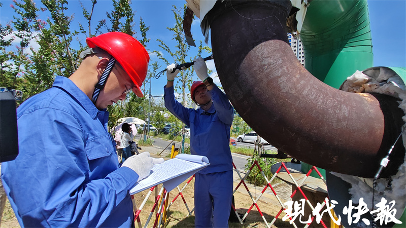 南京锅检院检验员无惧烈日为近完美体育网站200℃的蒸汽管道“体检”(图5)