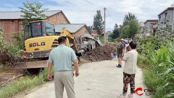 西平县柏苑街道：整修排水管道排走村民完美体育网站烦心事(图4)